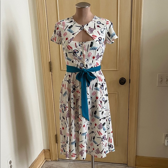 UNIQUE VINTAGE Retro Novelty "Make Up" Print SHT SLV Belted Full Skirt Dress XS - Picture 1 of 16